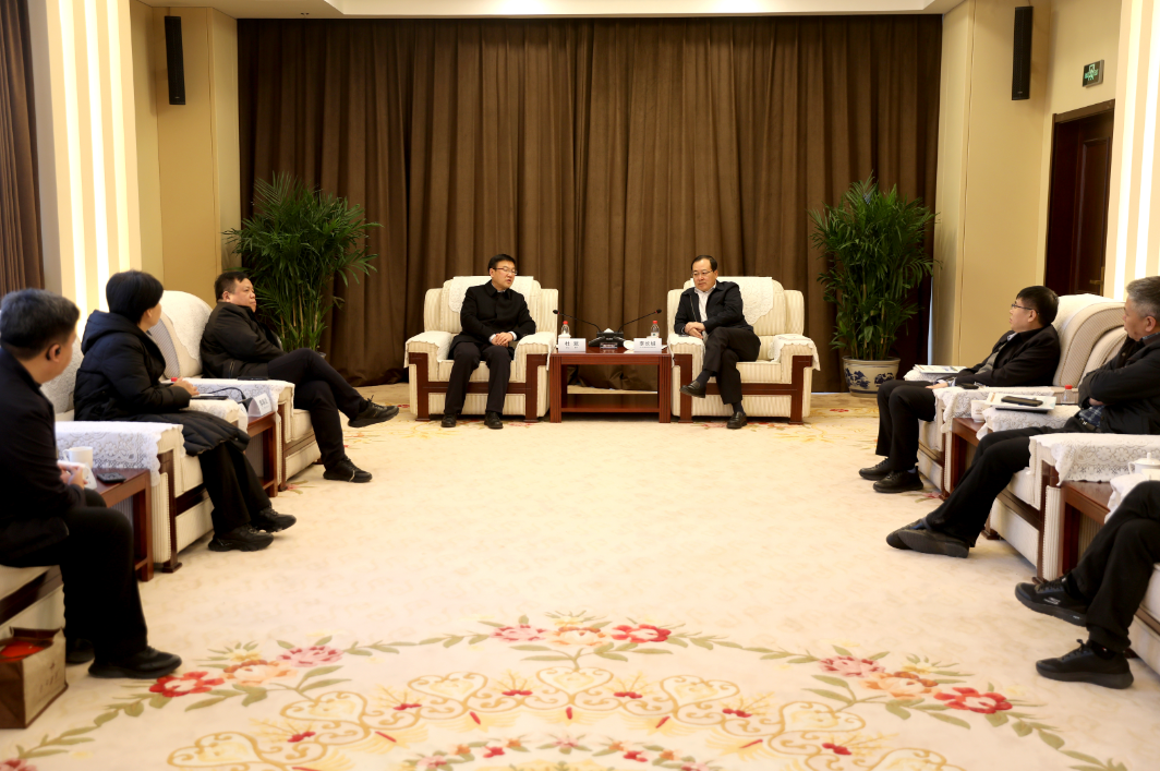 县委副书记、县长杜斌在北京与中铁十九局集团对接洽谈汾城古镇开发利用项目 县委副书记、县长杜斌在北京与中铁十九局集团对接洽谈汾城古镇开发利用项目