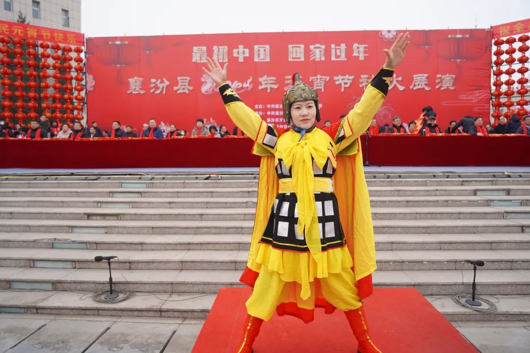 社火展演龙腾盛世 威风锣鼓“热辣滚烫”1