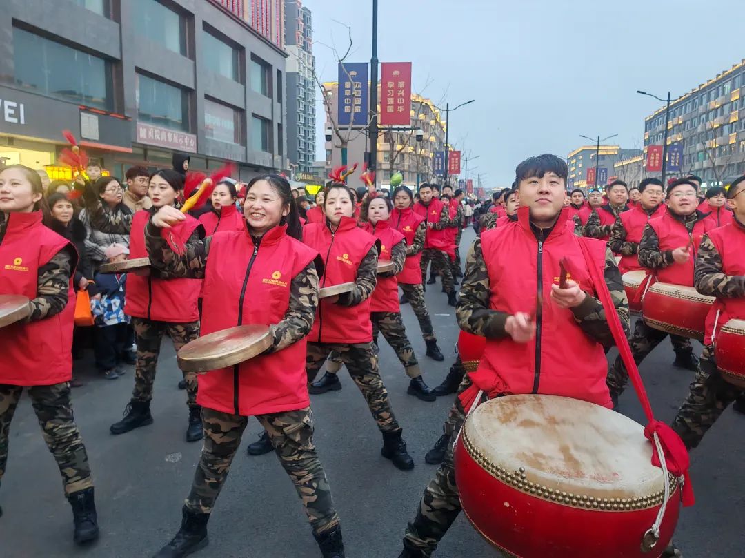 社火展演龙腾盛世 威风锣鼓“热辣滚烫”3