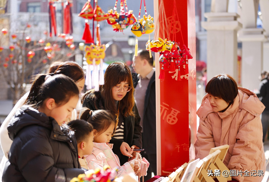 山西襄汾：逛非遗大集 品民俗年味1