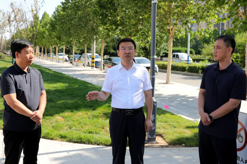 县长在莘园调研1