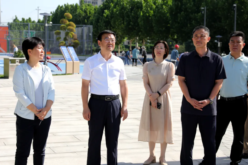 县长在莘园调研2